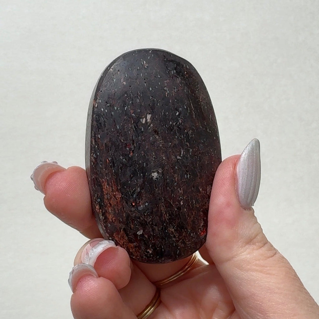 Garnet Palmstone | R