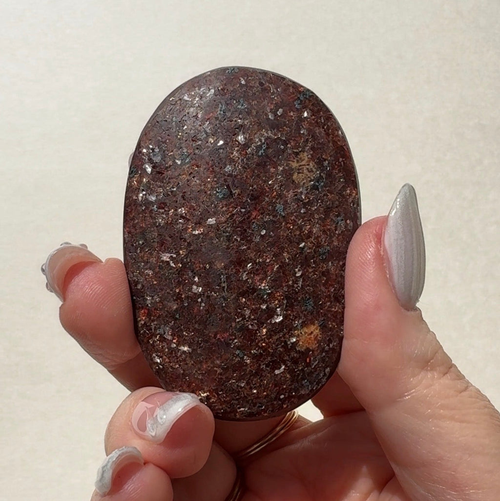Garnet Palmstone | T