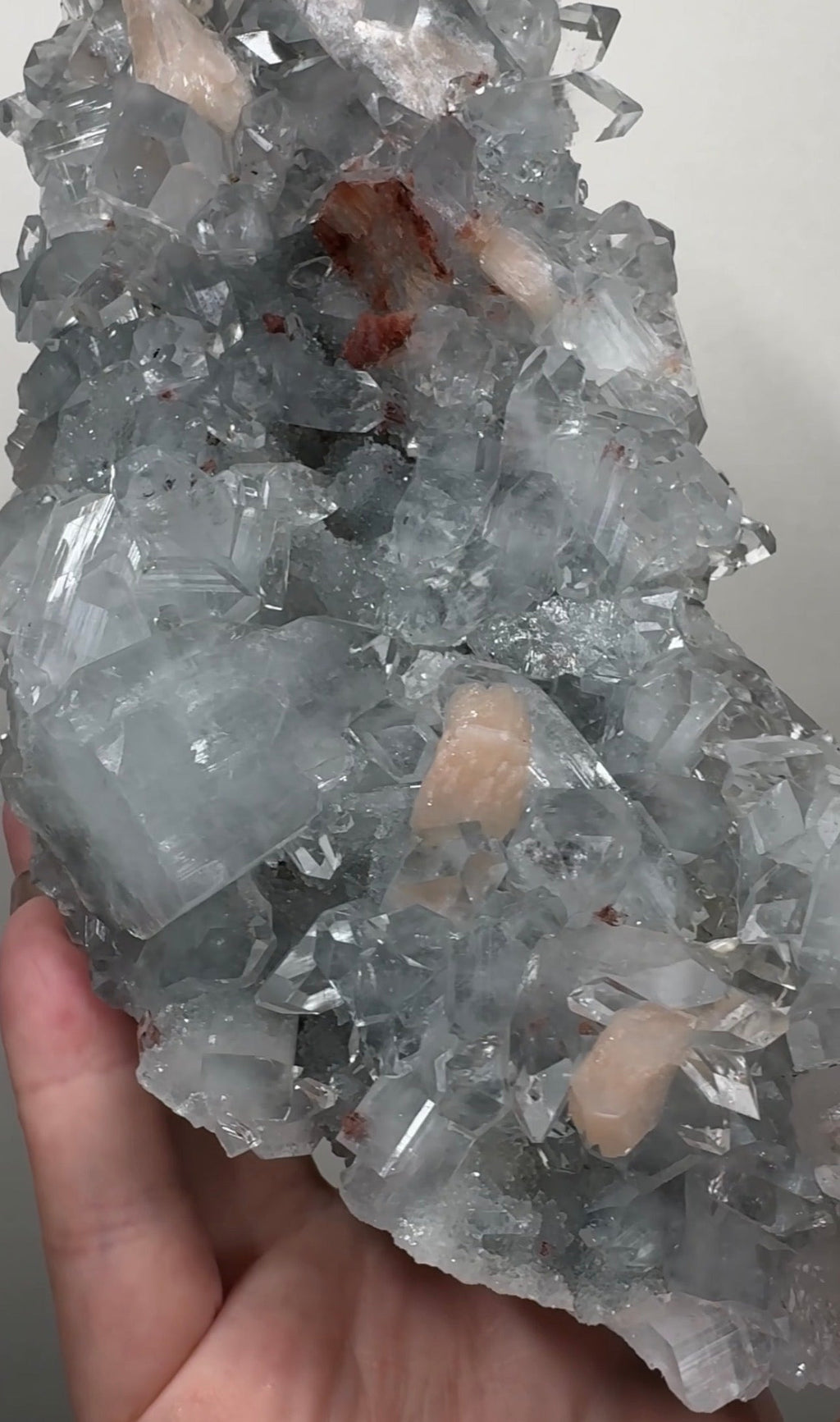Apophyllite on Chalcedony with Heulandite | BDB