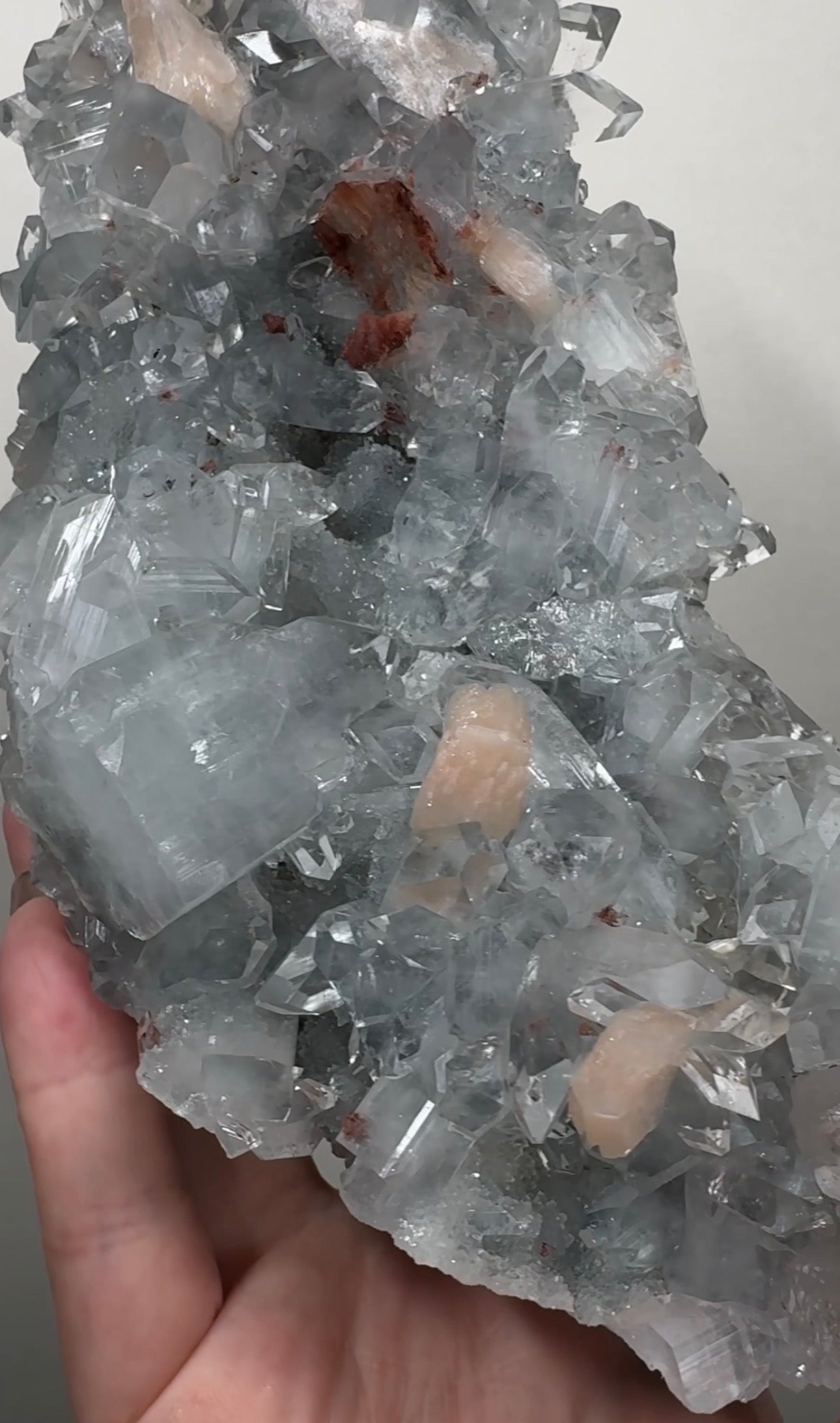Apophyllite on Chalcedony with Heulandite | BDB