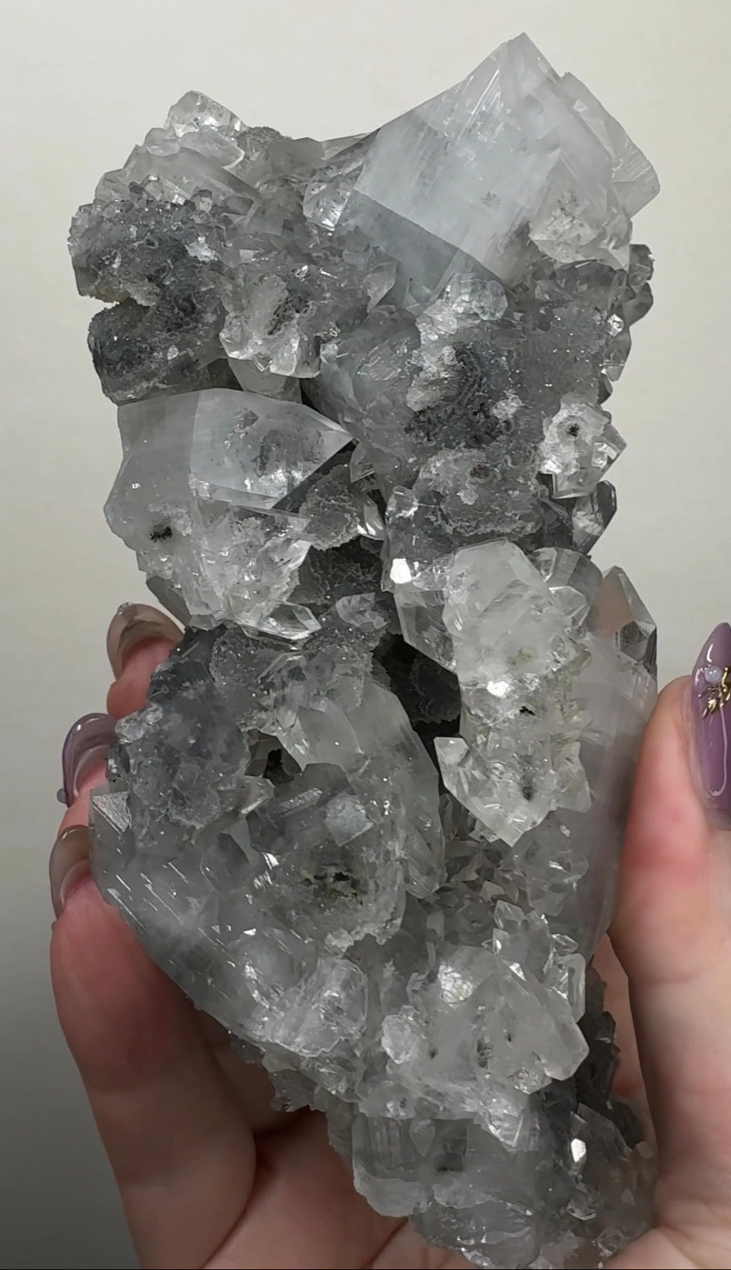 Diamond Apophyllite on Chalcedony | E1