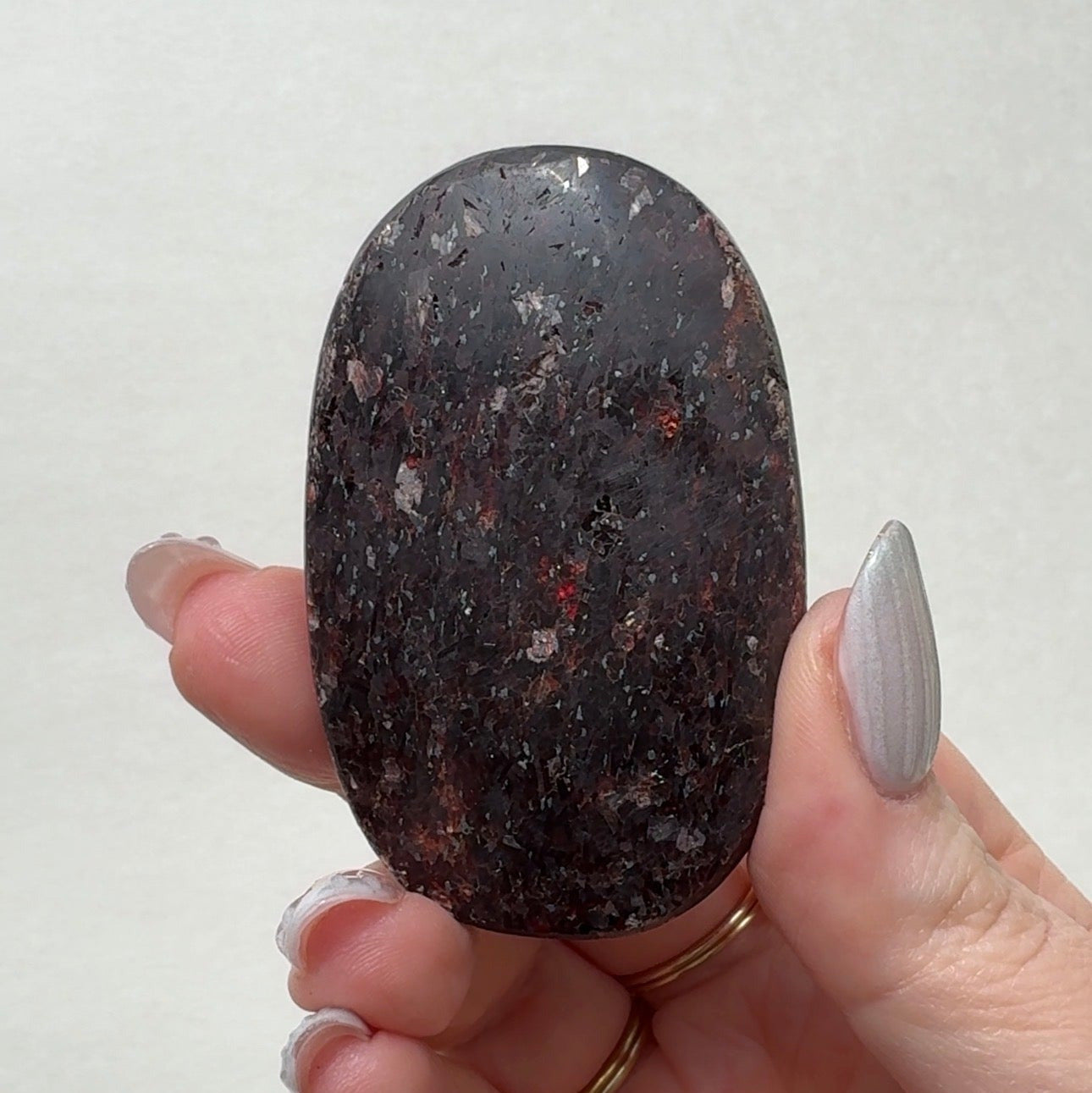 Garnet Palmstone | R