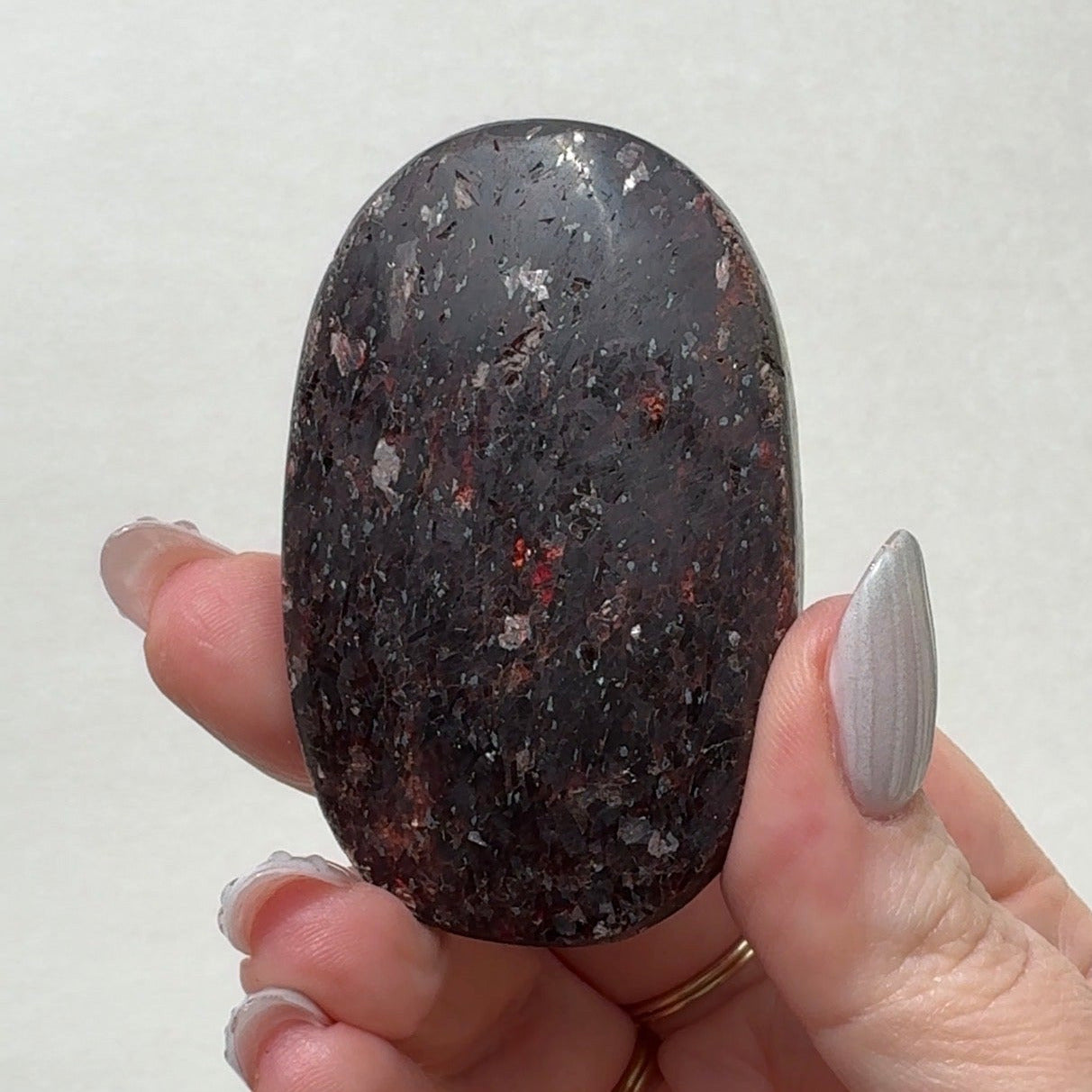 Garnet Palmstone | R
