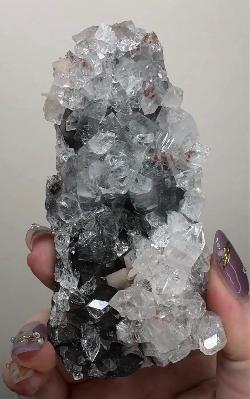 Diamond Apophyllite on Black Chalcedony with Heulandite | BDM