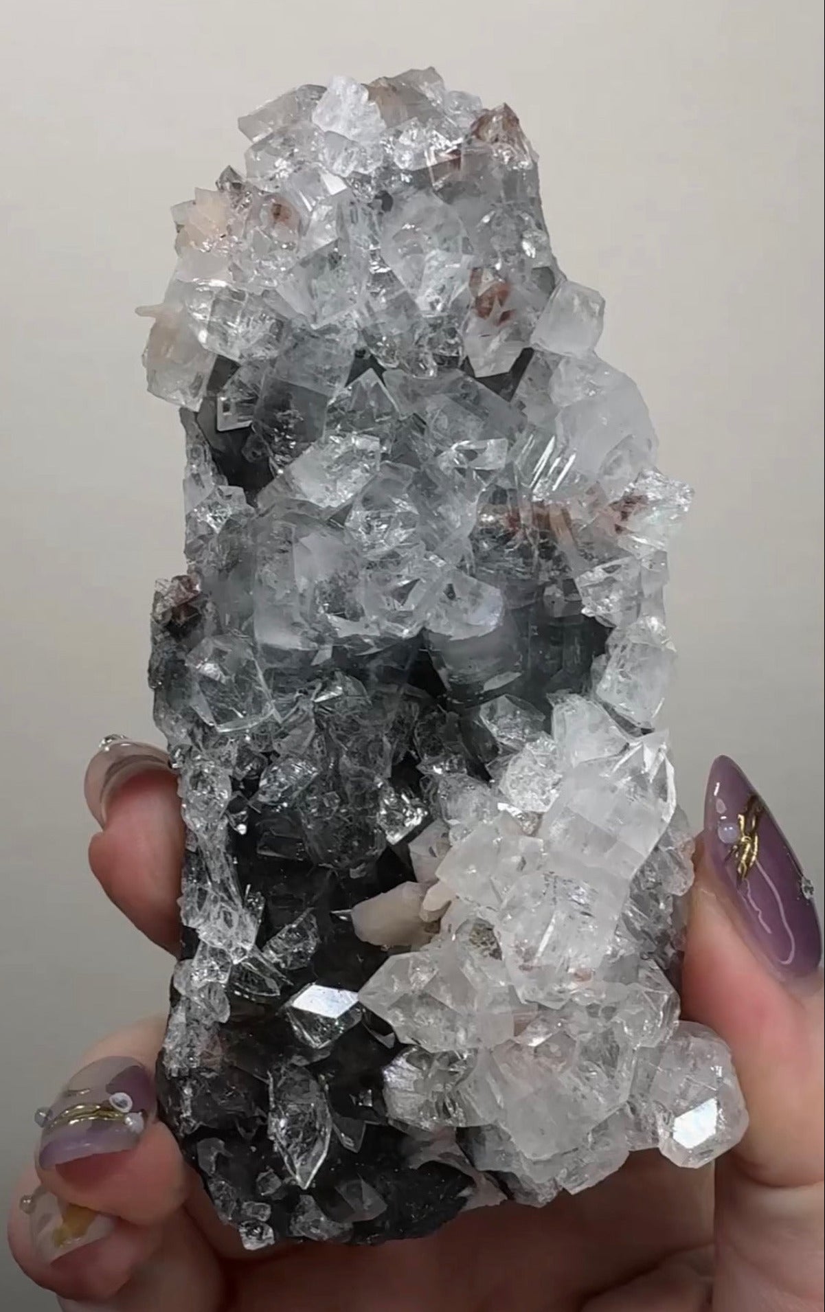 Diamond Apophyllite on Black Chalcedony with Heulandite | BDM