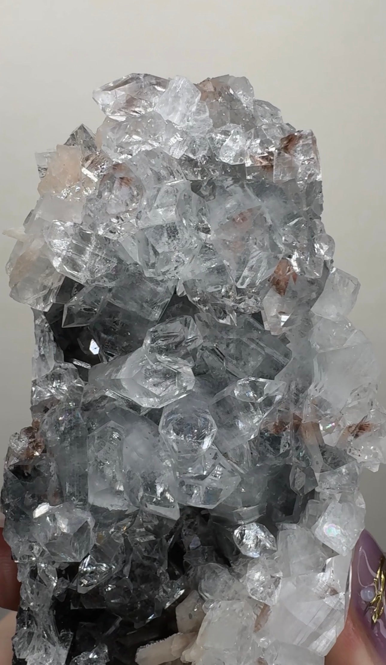 Diamond Apophyllite on Black Chalcedony with Heulandite | BDM