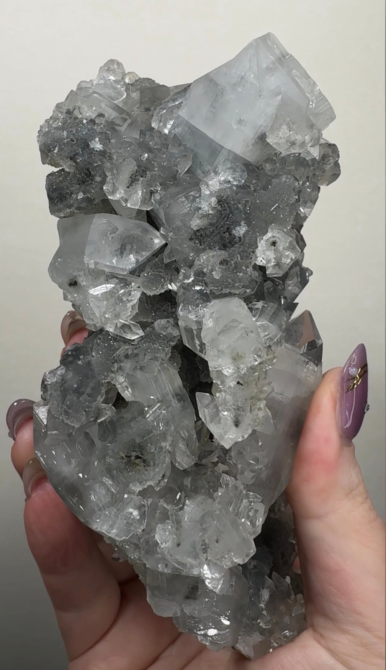 Diamond Apophyllite on Chalcedony | E1