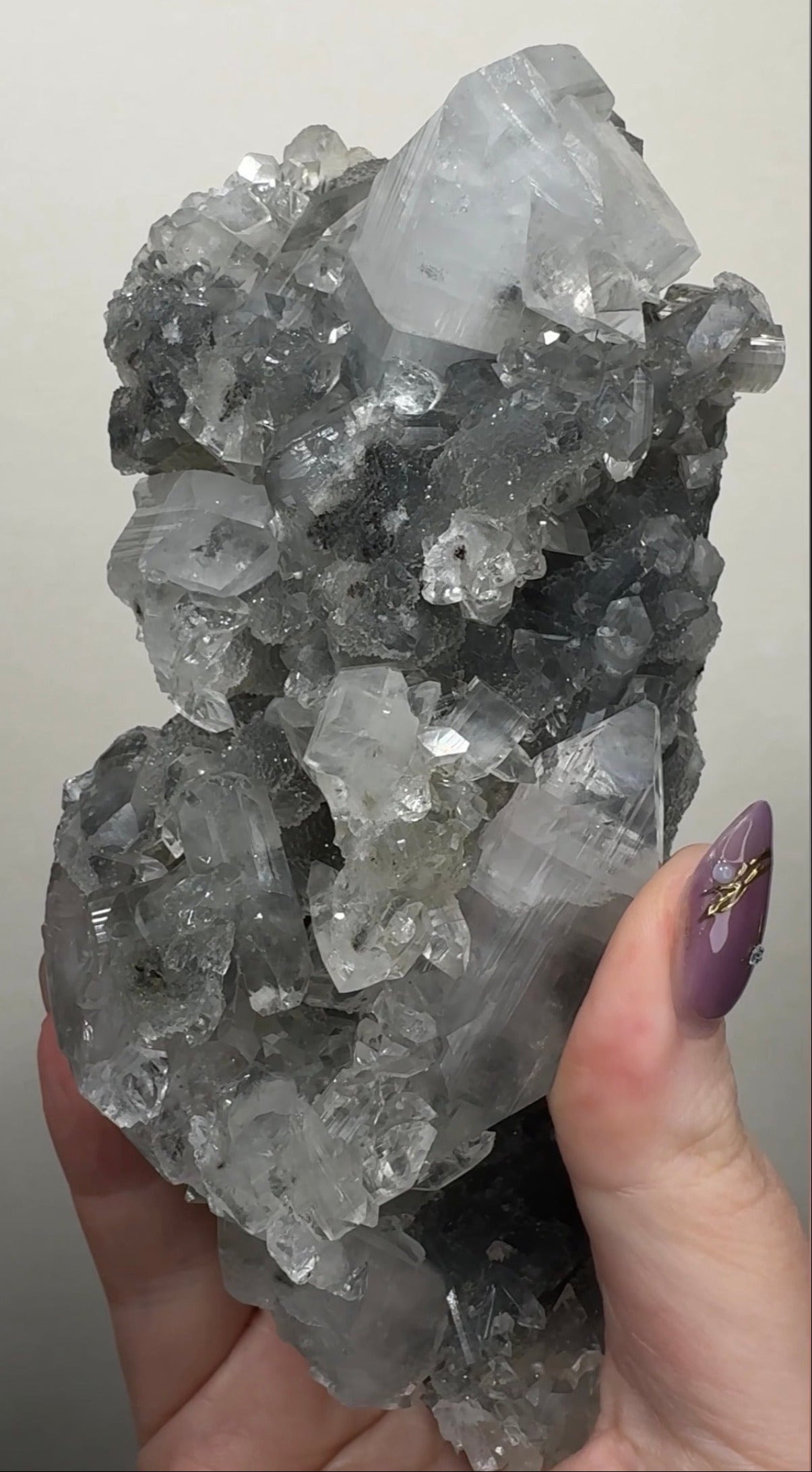 Diamond Apophyllite on Chalcedony | E1