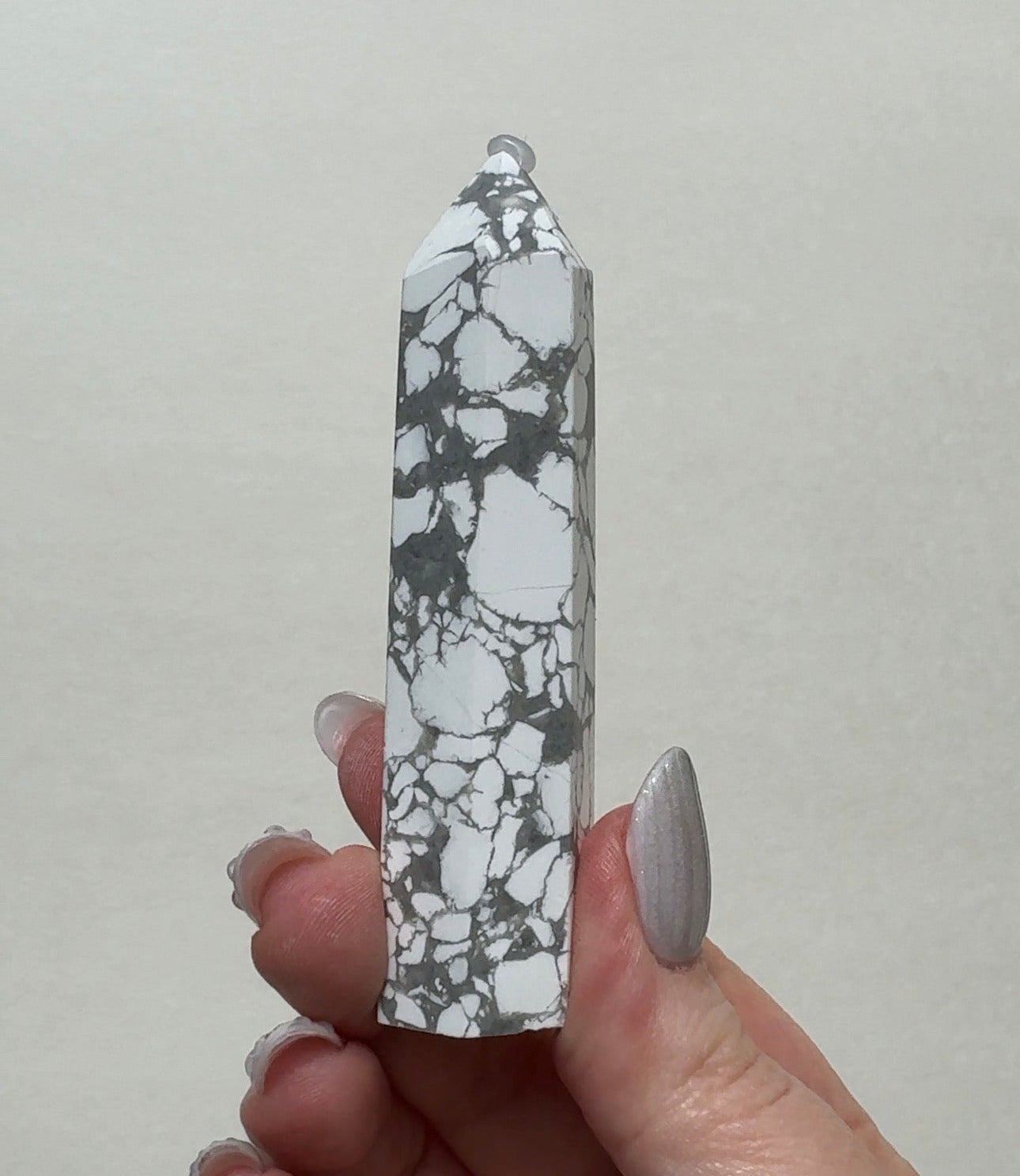 Howlite Tower | N