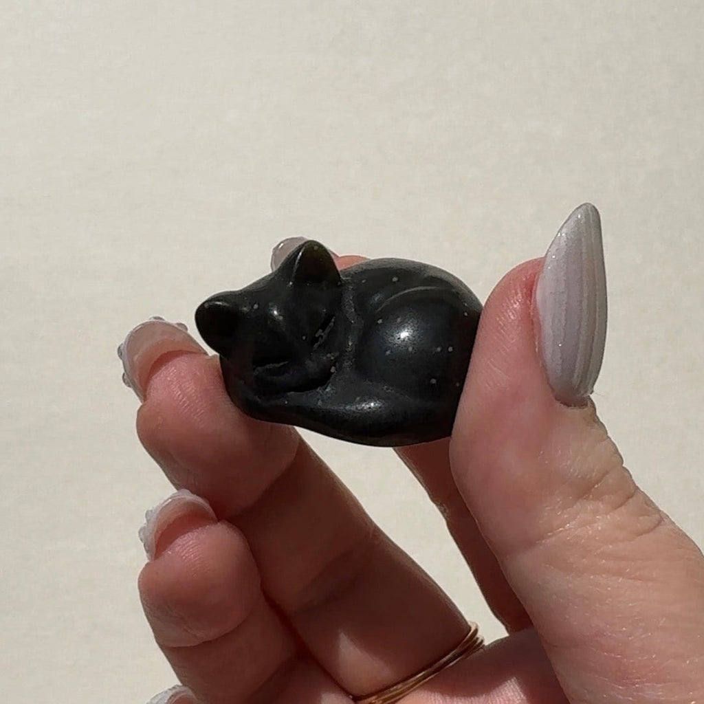 Golden Sheen Obsidian Cat