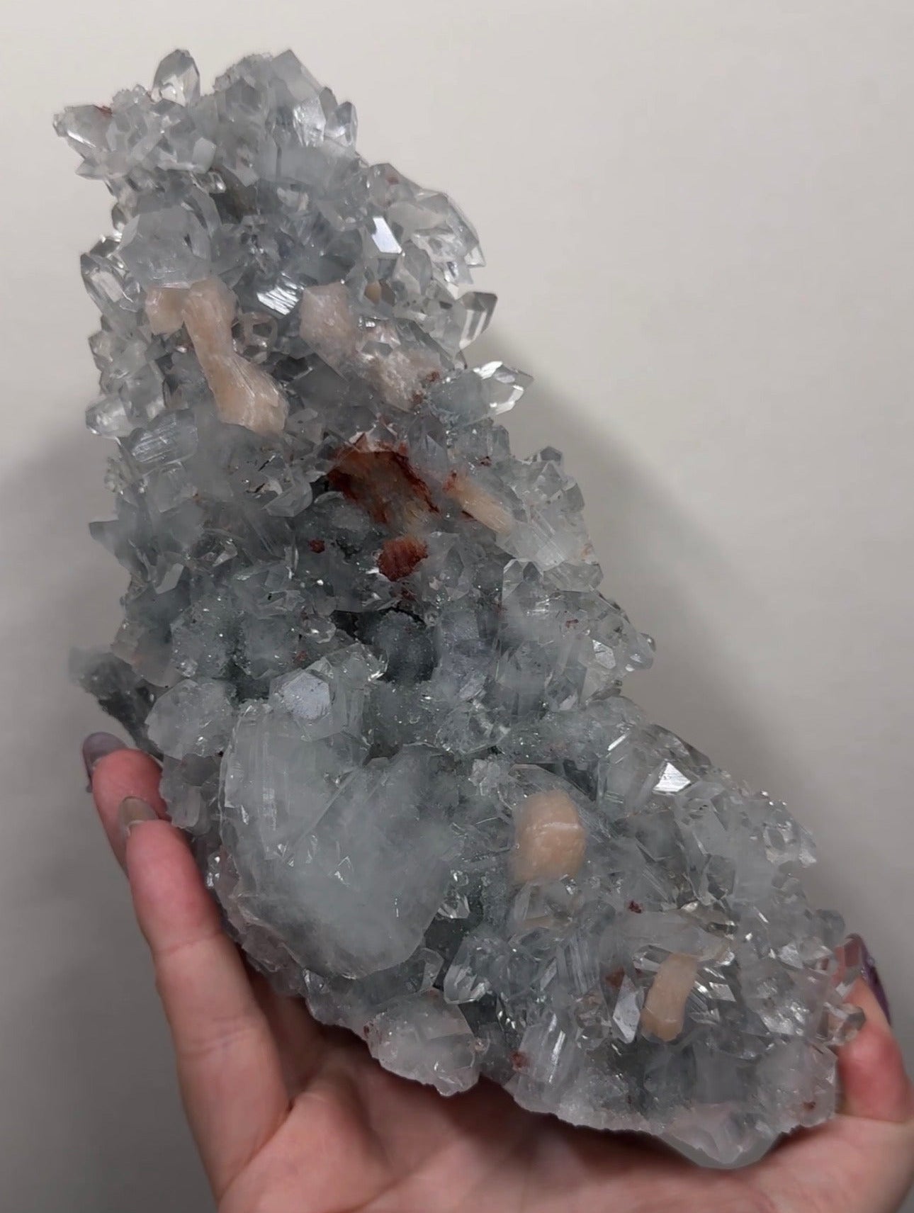 Apophyllite on Chalcedony with Heulandite | BDB