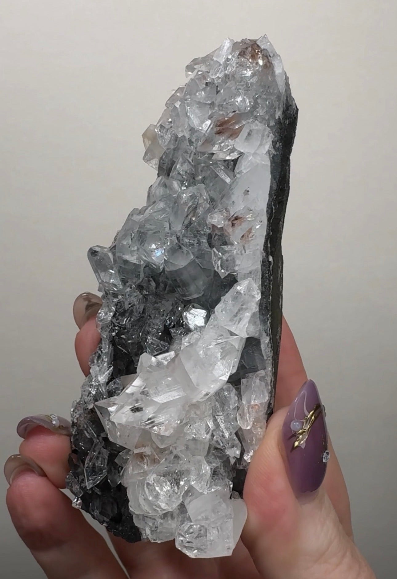 Diamond Apophyllite on Black Chalcedony with Heulandite | BDM