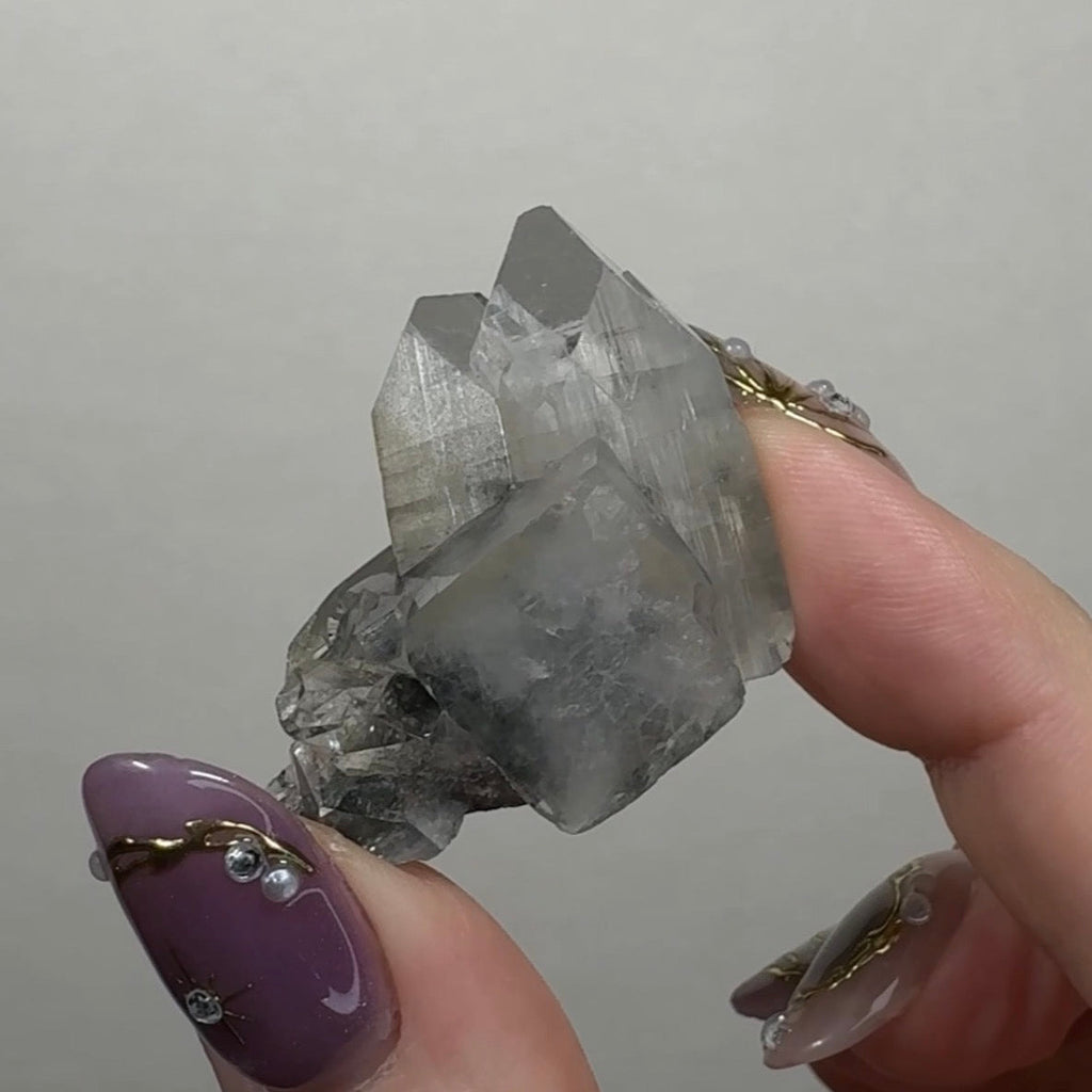 Diamond Apophyllite on Black Chalcedony | BDV