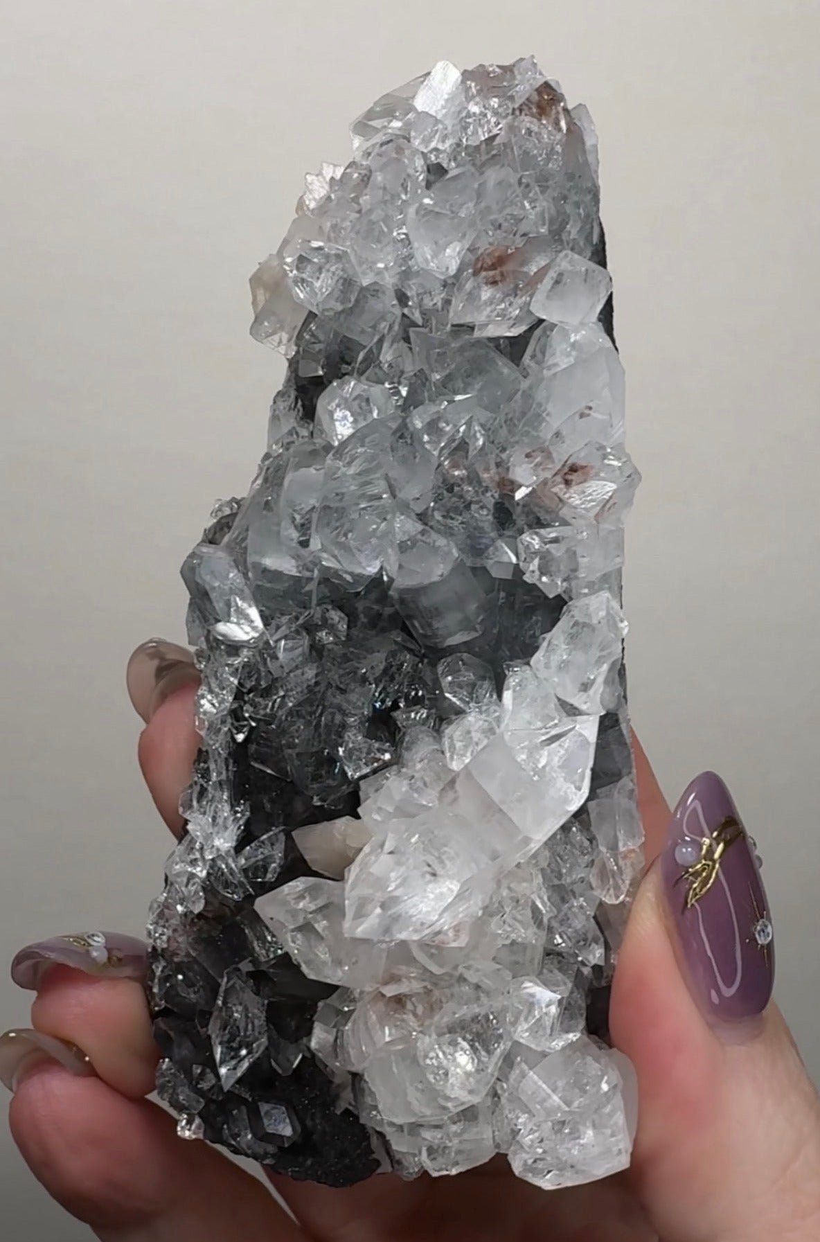 Diamond Apophyllite on Black Chalcedony with Heulandite | BDM