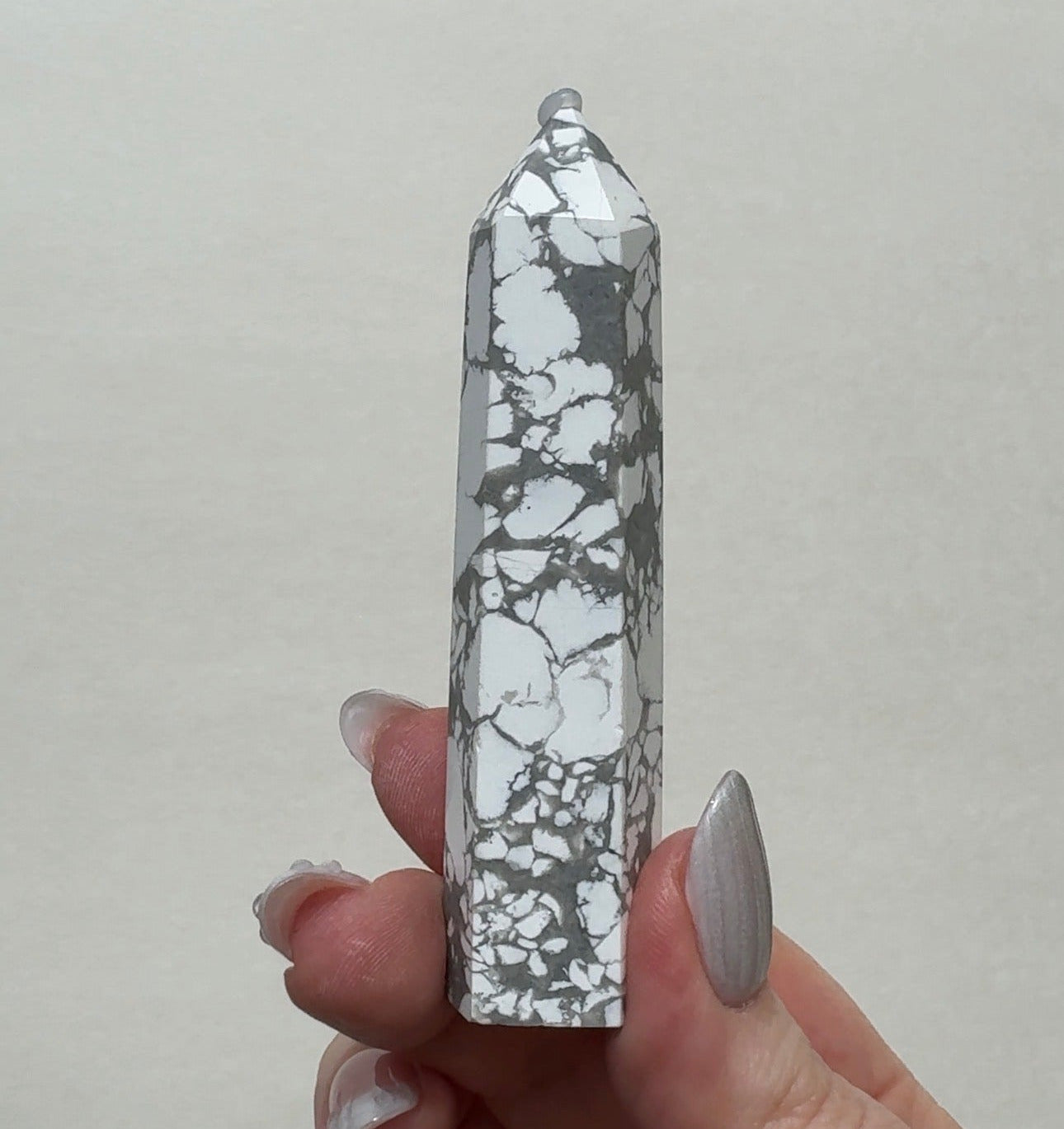 Howlite Tower | N