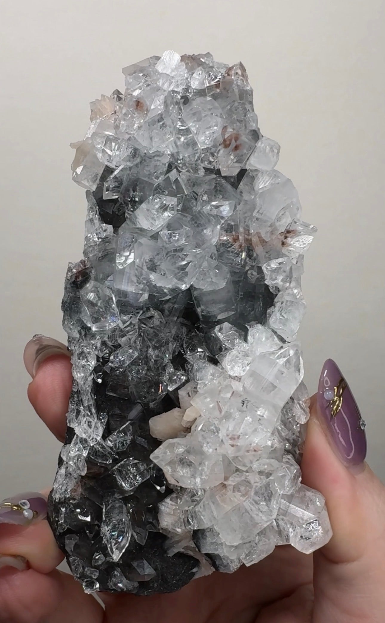 Diamond Apophyllite on Black Chalcedony with Heulandite | BDM