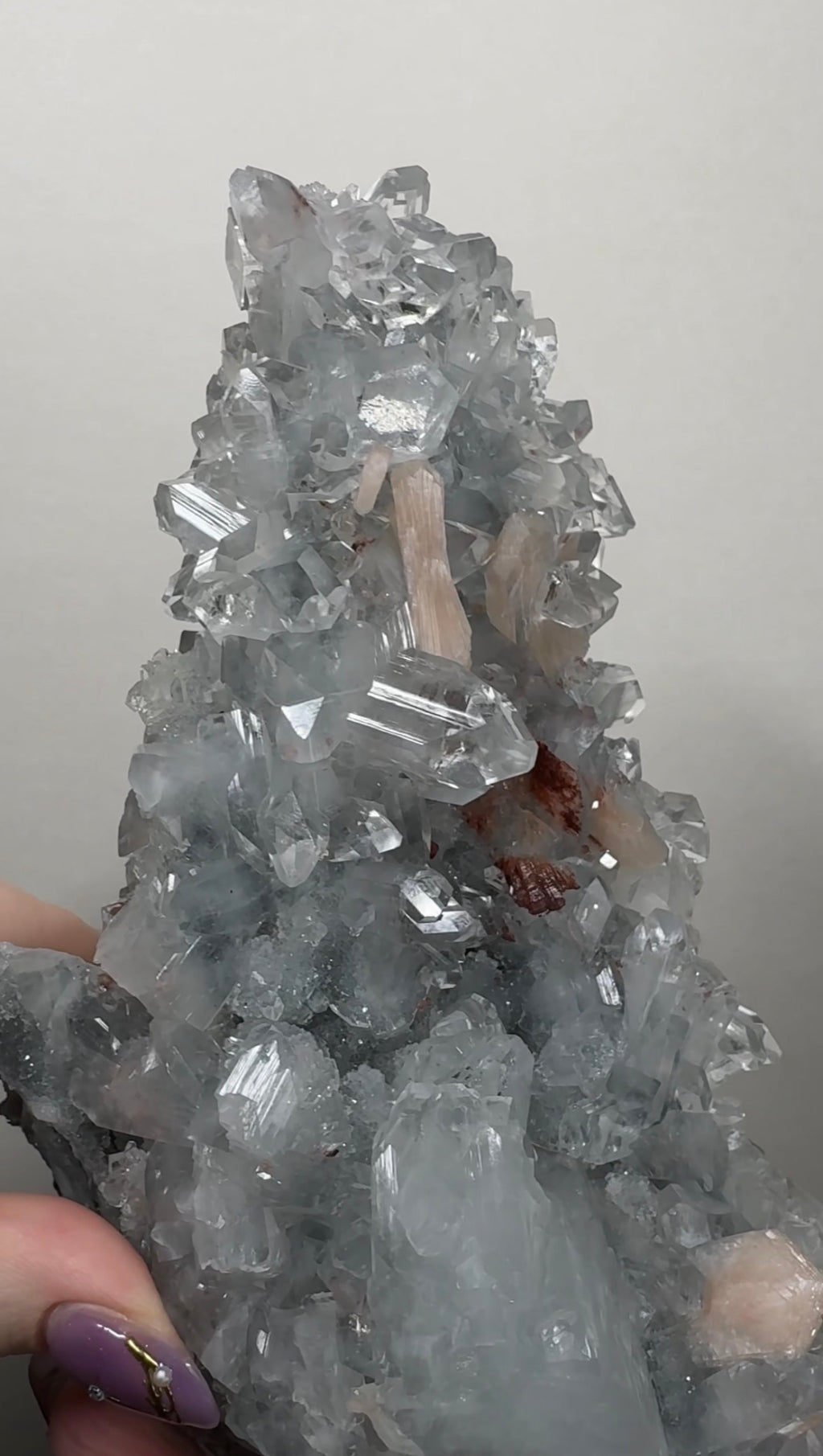 Apophyllite on Chalcedony with Heulandite | BDB