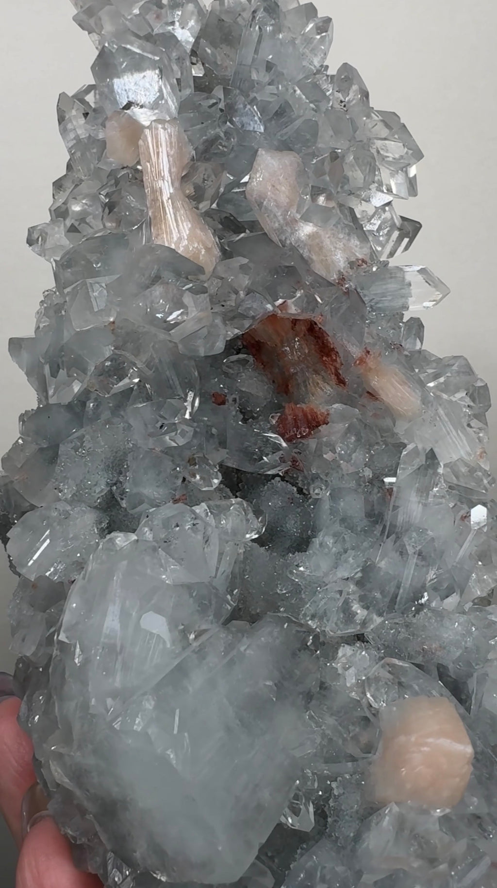 Apophyllite on Chalcedony with Heulandite | BDB