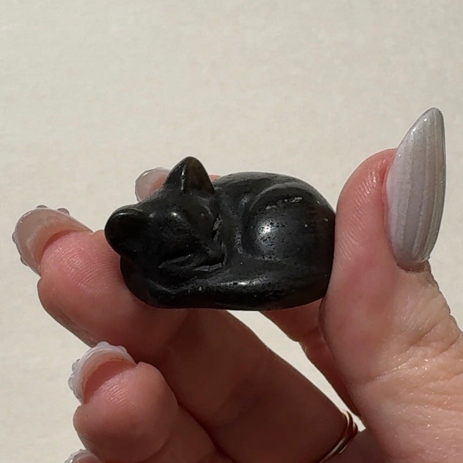 Golden Sheen Obsidian Cat
