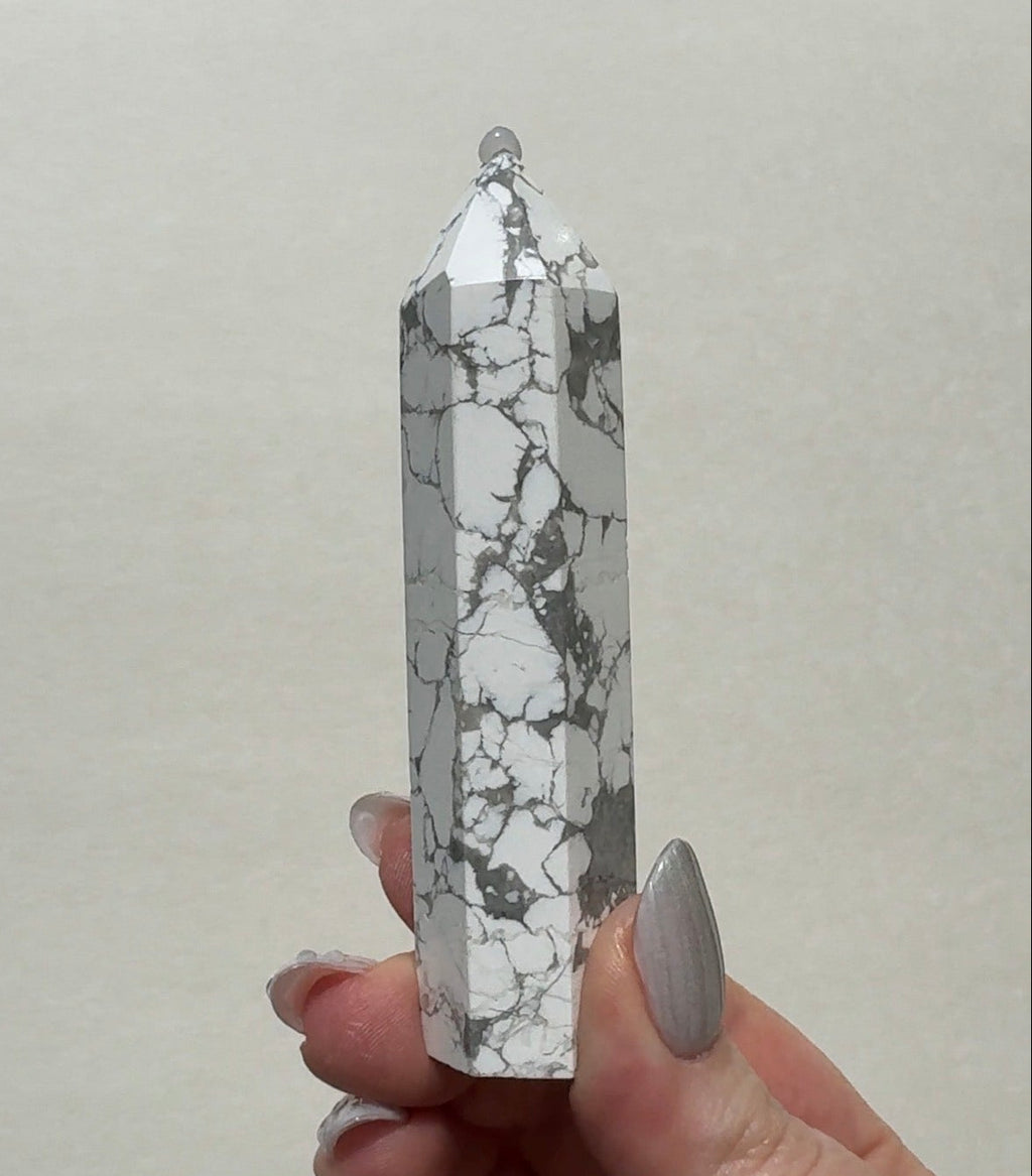 Howlite Tower | O